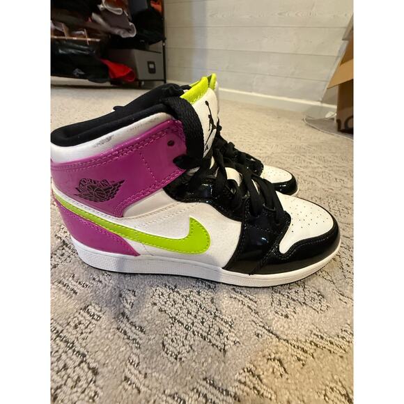 Air Jordan 1 Mid SE 'Cyber / Fuchsia'  Boys size 5.5 - Picture 6 of 8